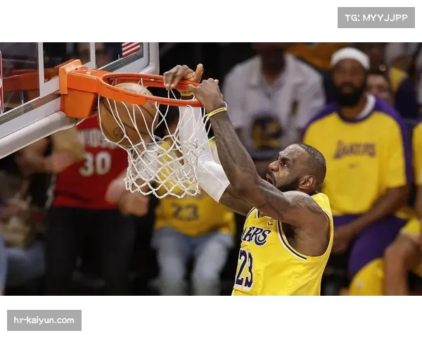 湖人单核体系面临考验，詹姆斯背靠背硬刚太阳